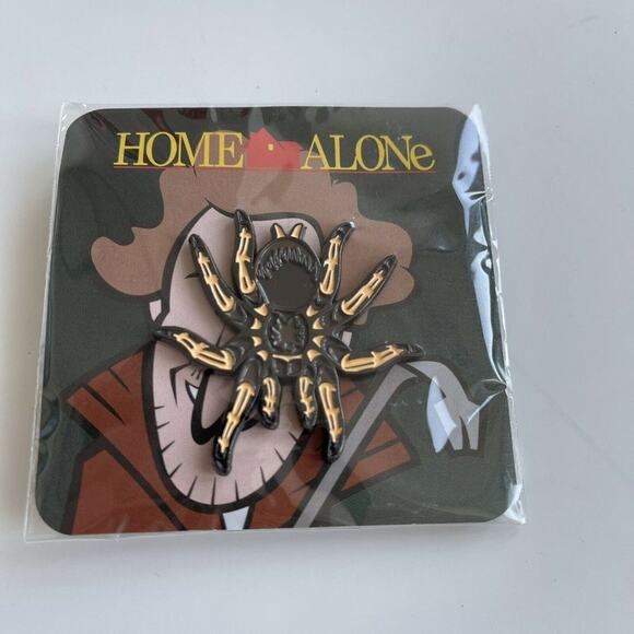 Home Alone Movie Spider Pin Tarantula Loot Crate Exclusive NEW 2021 LootCrate - Picture 5 of 6